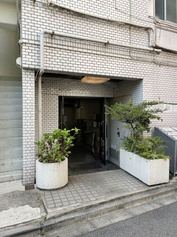 スカイコート中目黒のエントランス