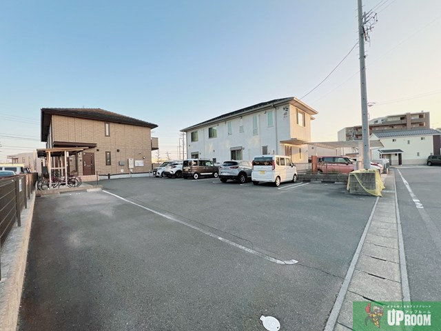 アンバーコート文津の駐車場