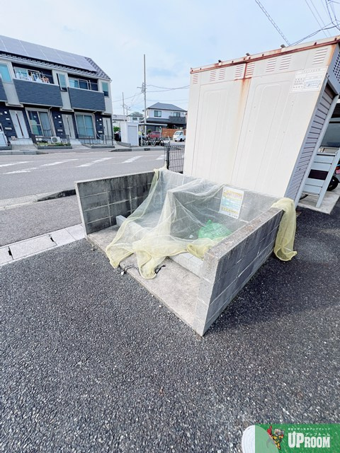 コーポラス北外山の駐車場