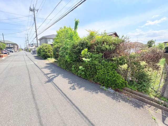 鶴ヶ島市松ヶ丘3丁目　建築条件なし売地　東武東上線『鶴ヶ島駅』徒歩25分　【南小学区】の前面道路含む現地写真