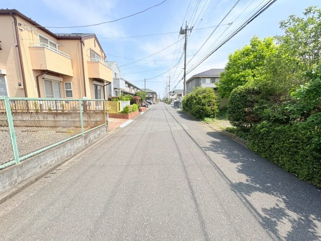 鶴ヶ島市松ヶ丘3丁目　建築条件なし売地　東武東上線『鶴ヶ島駅』徒歩25分　【南小学区】の前面道路含む現地写真