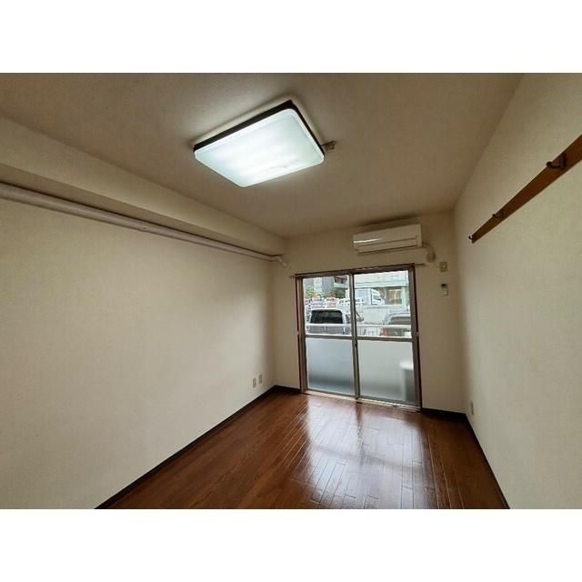 厚木市栄町２丁目の賃貸マンションの居間・リビング
