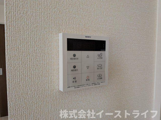 【新築戸建】　いわき市平塩第1　全2棟　長期優良住宅の防犯設備|2号棟写真　リビング内給湯器リモコンです。