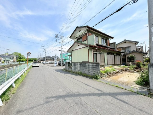 鶴ヶ島市脚折町2丁目　建築条件なし売地　東武東上線『坂戸駅』徒歩14分　【長久保小学区】の前面道路含む現地写真