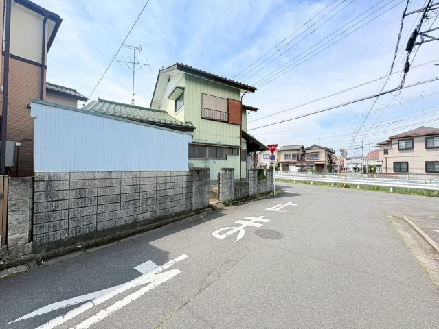 鶴ヶ島市脚折町2丁目　建築条件なし売地　東武東上線『坂戸駅』徒歩14分　【長久保小学区】の前面道路含む現地写真
