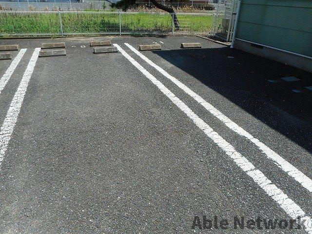 フォンテーヌⅢの駐車場