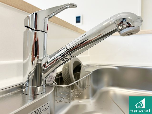和歌山市木ノ本　第10期　新築一戸建ての設備|浄水器を内蔵！炊飯時、お茶を作る時に安心してお水を使えます！お湯と冷水、浄水と原水、シャワーの切替えもワンタッチです！