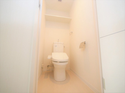 【トイレ】 | ラルシェパルク新大阪 | 落ち着いた色調のトイレです