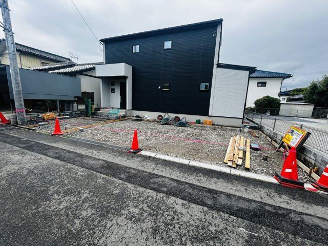 新築　高崎市剣崎町 全3区画　3号棟の駐車場|現地写真　駐車スペースは建物北側に並列2台分可能です！