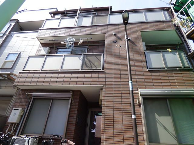 墨田区向島５丁目のアパートのエントランス
