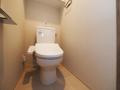 【トイレ】 | エスリードレジデンス玉造ザ・イースト | 落ち着いた色調のトイレです