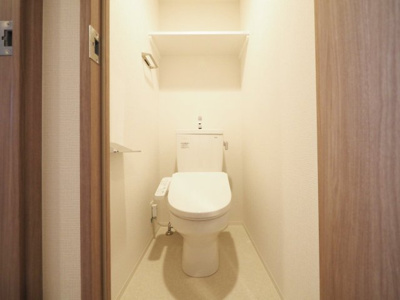 【トイレ】 | THE HUB MIYAKOJIMA | 落ち着いた色調のトイレです