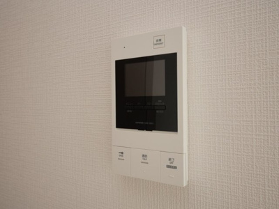 【セキュリティ】 | エスリード弁天町NORTH RESIDENCE | モニター付きインターフォンです。