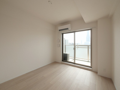 【居間・リビング】 | エスリード弁天町NORTH RESIDENCE | こちらのリビングで趣味の時間をお楽しみください