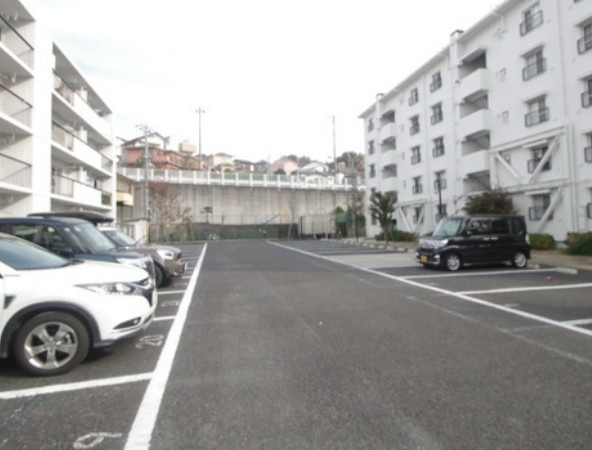 ｇｏｏｄｒｏｏｍ　ｒｅｓｉｄｅｎｃｅ　座間ホシノタニ団地　2号棟の駐車場