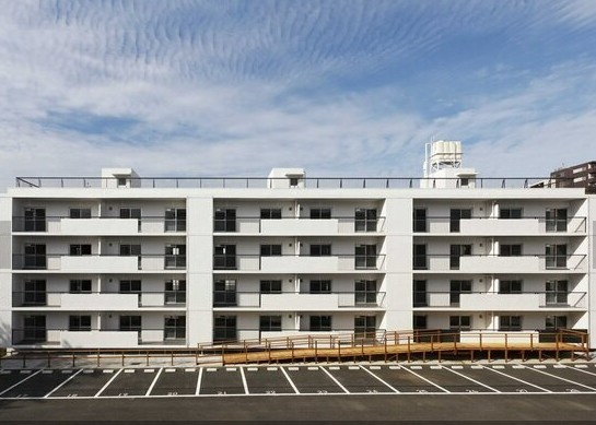 ｇｏｏｄｒｏｏｍ　ｒｅｓｉｄｅｎｃｅ　座間ホシノタニ団地　2号棟の外観