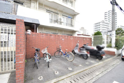 【駐輪場】 | 緑地公園第二ダイヤモンドマンション | 現在ご返済中のカーローン・カードローン・教育ローンなどを住宅ローンに一本化したり、家具家電購入費用・引越し費用を住宅ローンと組み合わせるなど、お客さまにメリットの多い住宅ローンのご提案が可能です。