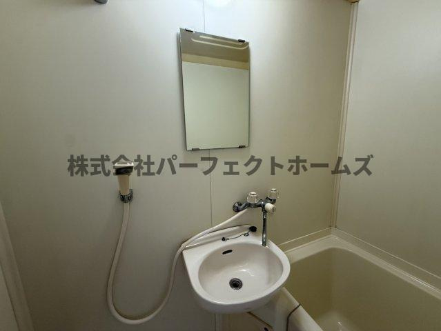 サンライズ枚方の洗面所|ゆったりとスペースのある洗面所