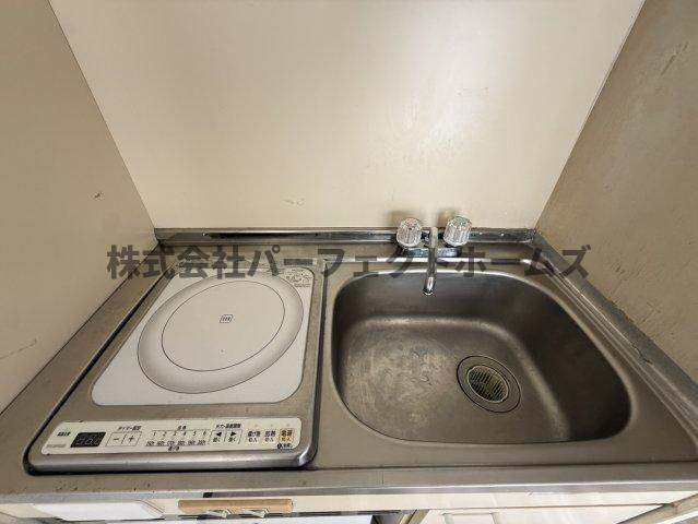 サンライズ枚方のキッチン|コンパクトなキッチンで掃除もラクラク