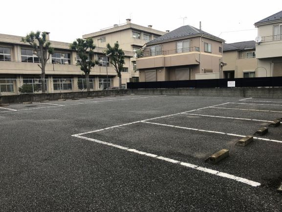 レオパレスプリマベーラの駐車場