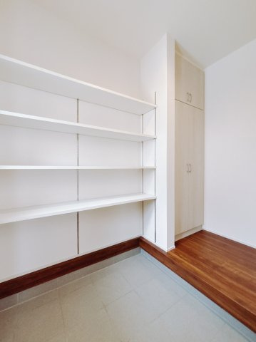 【新築戸建】第2前橋女屋　の玄関|■玄関（1号棟）｜ご家族の靴がたくさんしまえる下駄箱付き。お子様の靴がこれから増えても安心な大きさです。