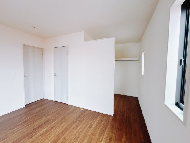 【新築戸建】第2前橋女屋　の寝室|■主寝室（1号棟）｜広い寝室ならインテリアも自由自在にお楽しみいただけます♪お外から帰ってきた後は寝室でゆっくり自分の時間をお過ごしください。