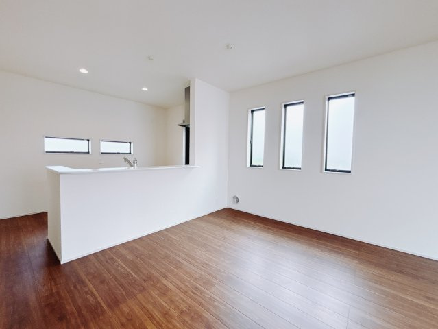 【新築戸建】第2前橋女屋　のダイニング|■ダイニング（1号棟）｜忙しい朝でもご家族そろってお食事を楽しんでいただける、ゆとりあるダイニングスペース。