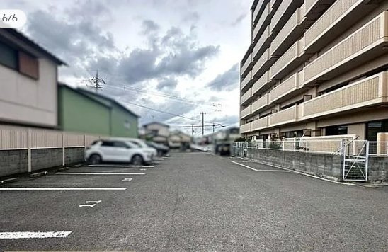 チサンマンション紀の川の駐車場