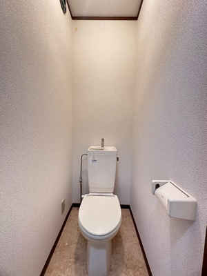 【トイレ】 | アゼリア | 人気のバストイレ別です！トイレが独立していると使いやすいですよね☆冬に特に嬉しい暖房便座機能も完備☆