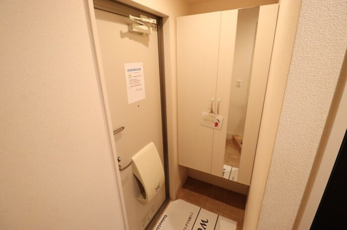 D-Room住吉の玄関|トールタイプのシューズボックスがあります。