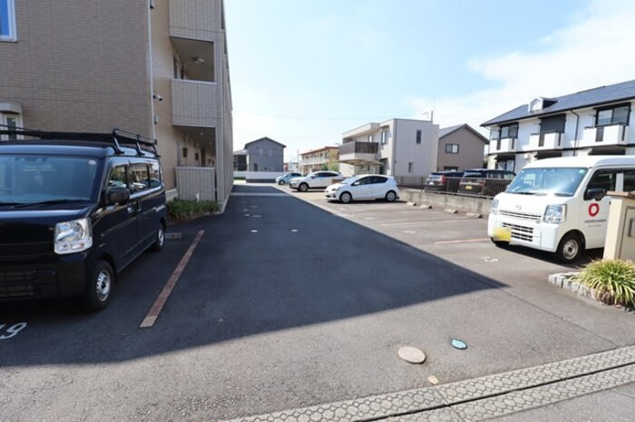 D-Room住吉の駐車場|車をお持ちの方に嬉しい駐車場付きの物件です