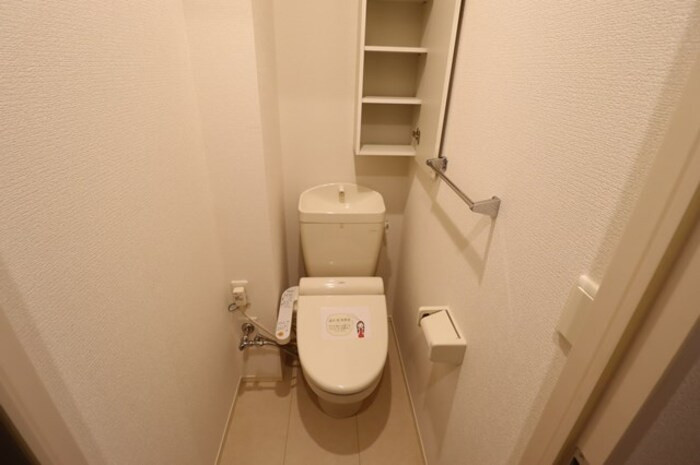 D-Room住吉のトイレ|温水洗浄暖房便座付きです。