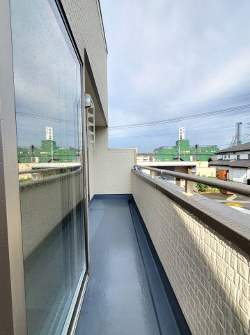 八潮市　伊草1丁目　新築戸建　全2棟のバルコニー|陽当たり良好なバルコニーです