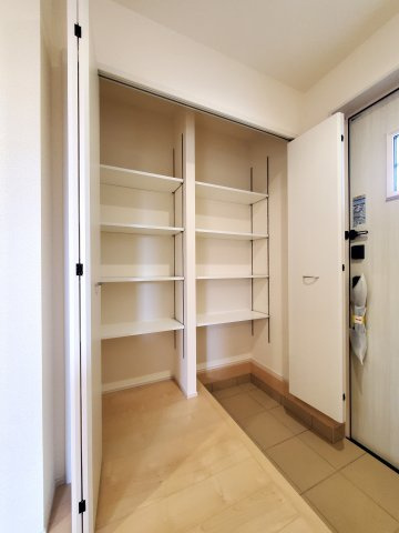 八潮市　伊草1丁目　新築戸建　全2棟の玄関|玄関です