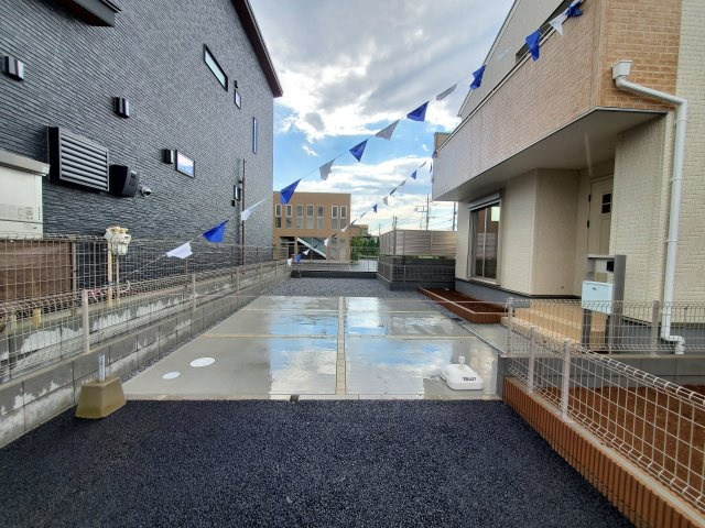 八潮市　伊草1丁目　新築戸建　全2棟の駐車場|駐車場に車を止められます