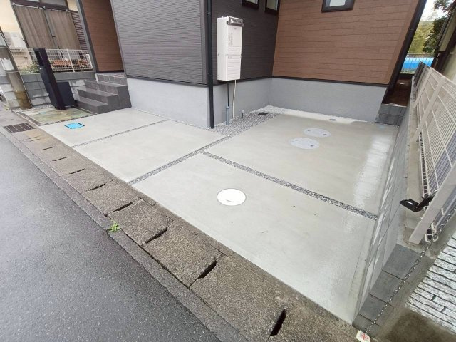 八潮市　伊草1丁目　新築戸建　全2棟の駐車場|施工例です