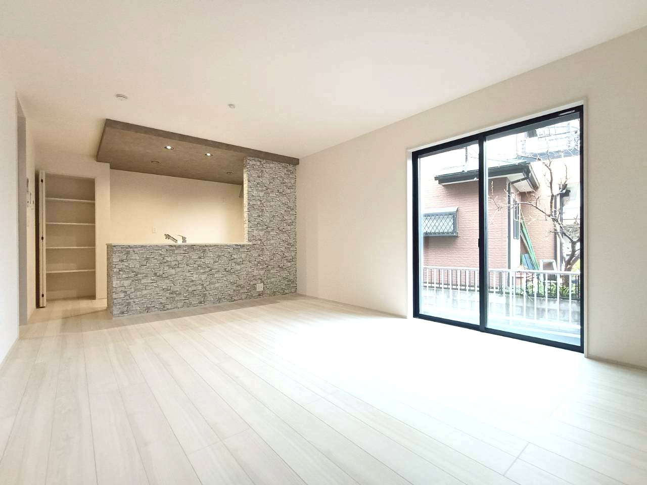 八潮市　伊草1丁目　新築戸建　全2棟の居間・リビング|施工例です