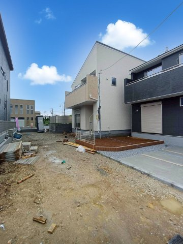 八潮市　伊草1丁目　新築戸建　全2棟の前面道路含む現地写真|前面道路含む現地写真です