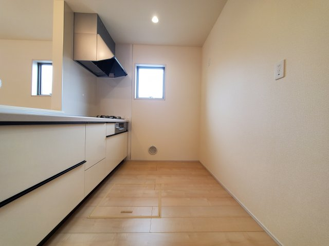 八潮市　伊草1丁目　新築戸建　全2棟のキッチン|コンパクトなキッチンで掃除もラクラク