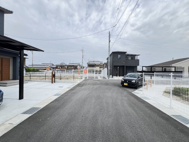 田原本町黒田4期の前面道路含む現地写真
