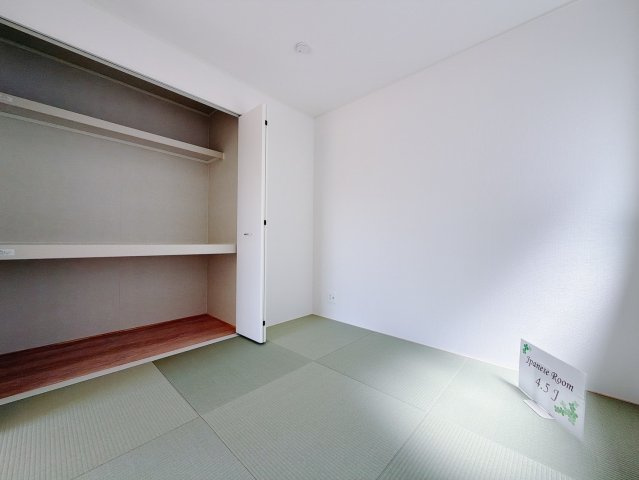 【新築戸建】邑楽町鶉第7の和室|■和室｜和室でしか味わえない畳ならではの香りや素材で和のやすらぎを感じてください♪畳にはリラックス効果があるといわれています。のんびりするならやっぱり和室が一番ですね♪