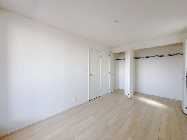 【新築戸建】邑楽町鶉第7の洋室|■洋室｜2階各居室には収納をご用意しています♪常にお部屋を綺麗に保てます！小さなお子様も自然とお片付けができるようになるのでうれしいですよね！