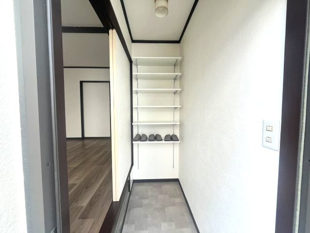 本一色一丁目戸建の玄関