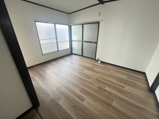 本一色一丁目戸建の居間・リビング