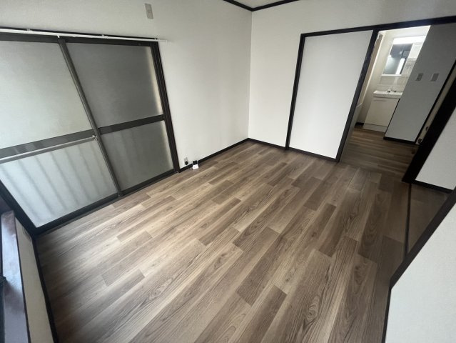 本一色一丁目戸建の洋室
