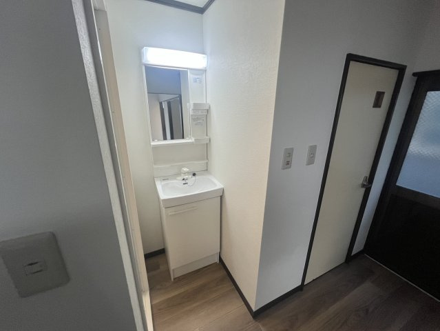 本一色一丁目戸建の独立洗面台