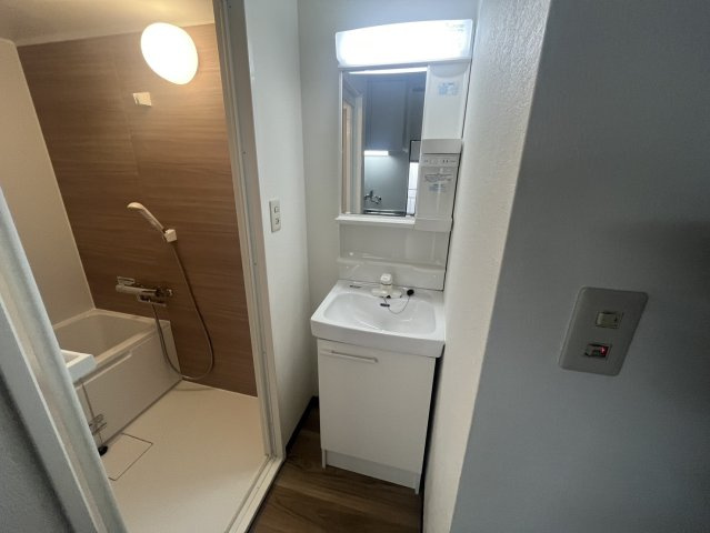 本一色一丁目戸建の独立洗面台