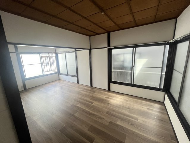 本一色一丁目戸建の洋室