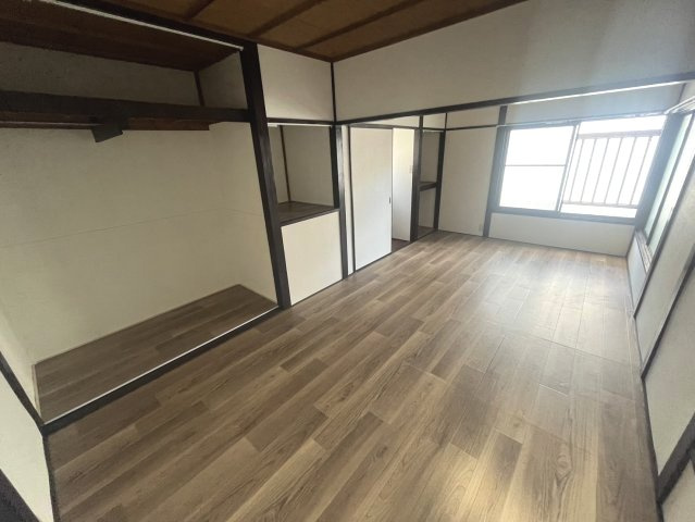 本一色一丁目戸建の居間・リビング