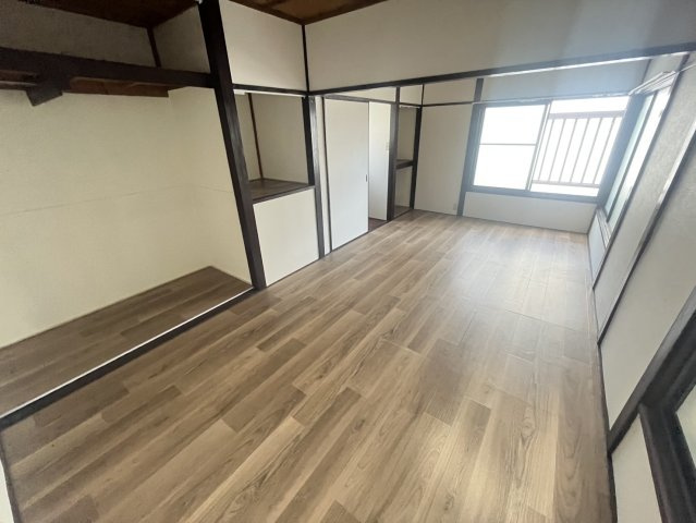 本一色一丁目戸建の洋室